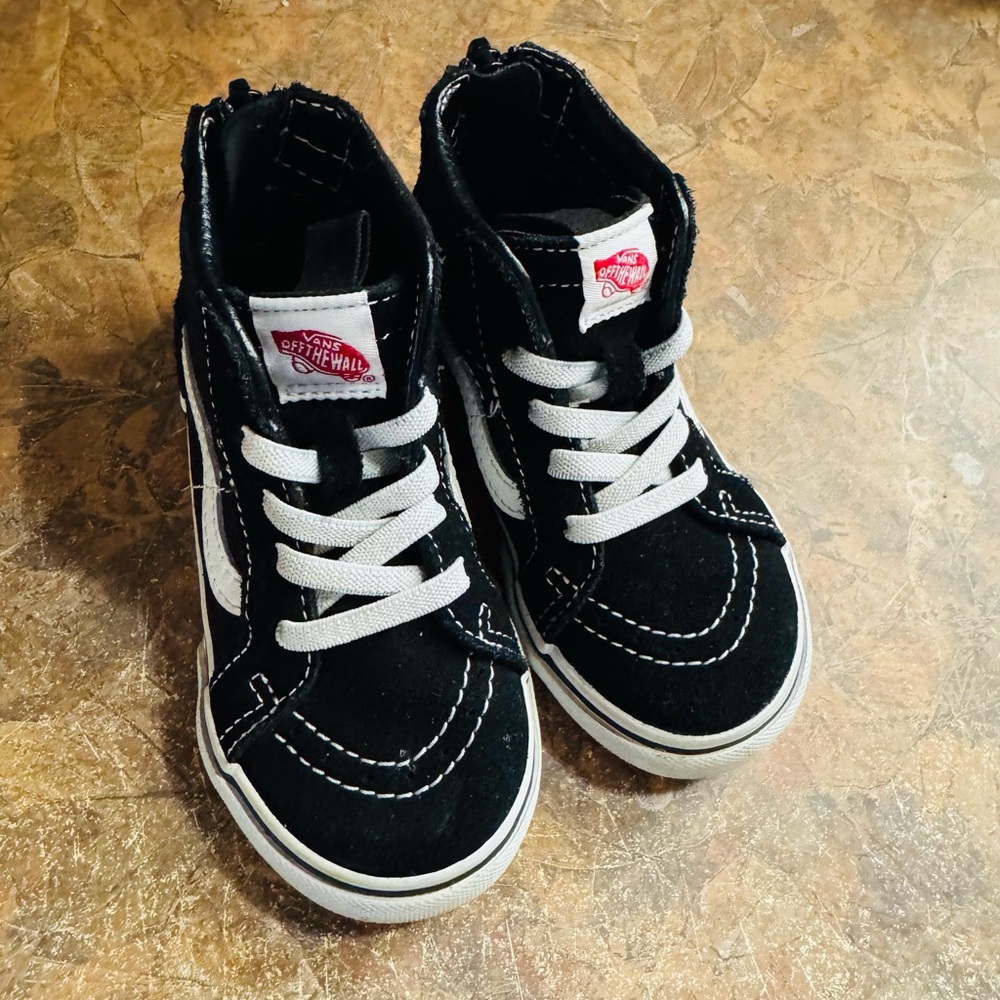 Toddler Black high top Vans